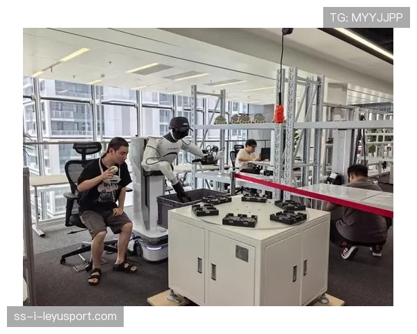球迷区官方导览机器人部署点位与服务时段公布,球场画线机器人 球迷区官方导览机器人部署点位与服务时段公布,球场画线机器人